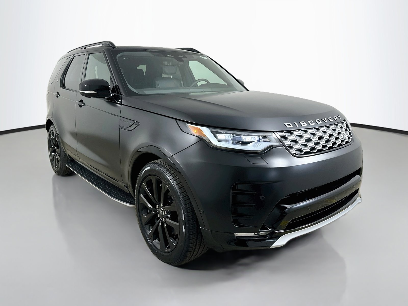New 2026 Land Rover Discovery Limited Edition AWD/4WD image 3
