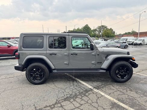 Used 2021 Jeep Wrangler Unlimited Sahara AWD/4WD image 7