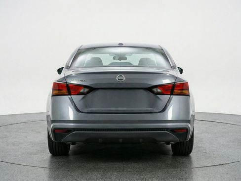 Used 2025 Nissan Altima 2.5 SV FWD image 7