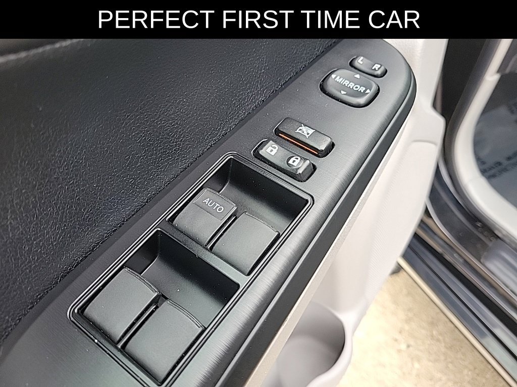 Used 2012 Toyota Camry LE FWD image 18