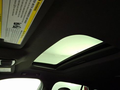 Used 2025 Chevrolet Trax RS w/ Sunroof Package image 25