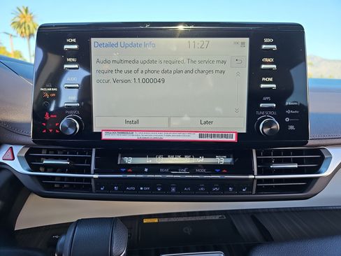 Used 2024 Toyota Sienna Platinum image 22