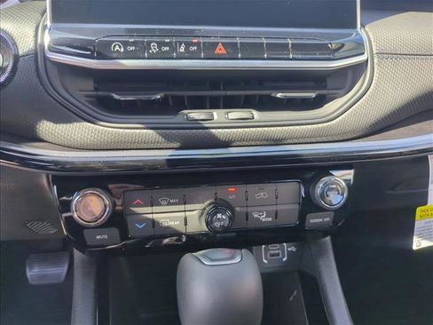 New 2026 Jeep Compass Latitude image 11