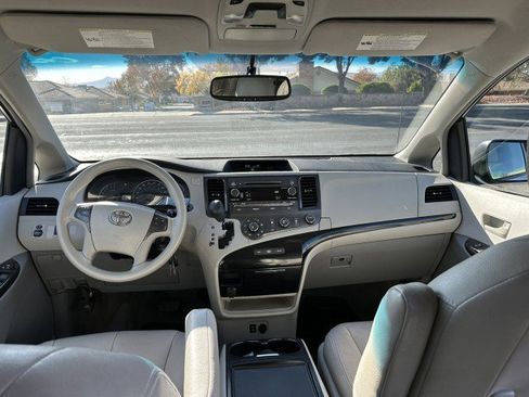 Used 2012 Toyota Sienna LE image 21