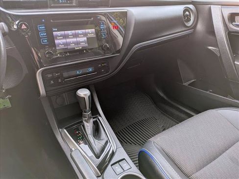 Used 2018 Toyota Corolla SE FWD image 12