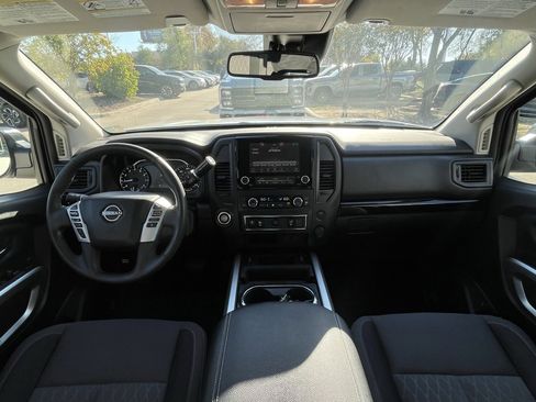 Used 2024 Nissan Titan SV w/ SV Convenience Package image 10