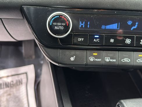 Used 2023 Hyundai Elantra SEL w/ Convenience Package image 19