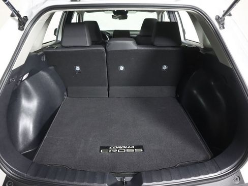 Used 2024 Toyota Corolla Cross LE image 16