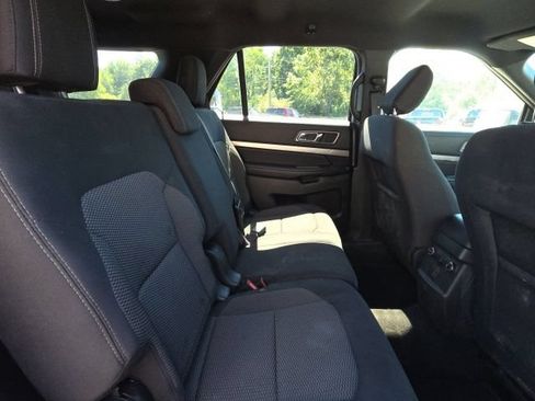 Used 2018 Ford Explorer XLT AWD/4WD image 16