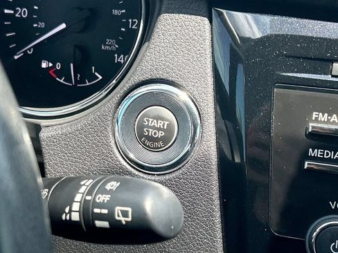 Used 2017 Nissan Rogue SV FWD image 36