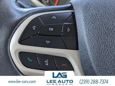 Used 2017 Jeep Cherokee Limited AWD/4WD image 21