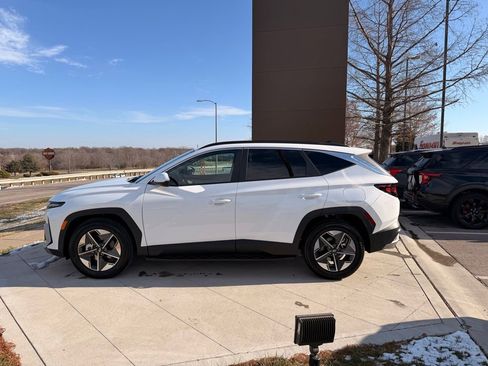 Used 2025 Hyundai Tucson SEL image 2
