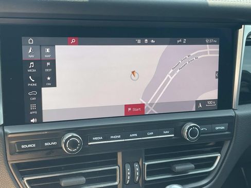 Used 2020 Porsche Macan AWD/4WD image 26