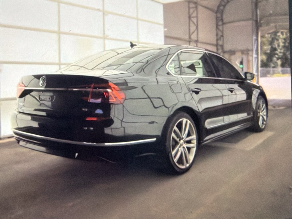 Used 2017 Volkswagen Passat 1.8T R-Line FWD image 4