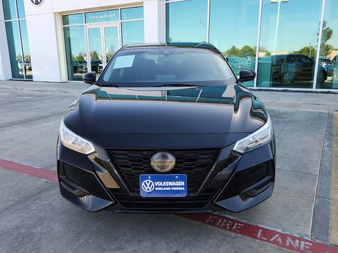Used 2021 Nissan Sentra SV image 2