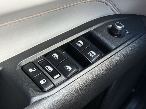 Used 2025 Jeep Compass Limited AWD/4WD image 15