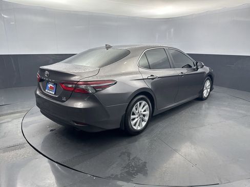 Used 2021 Toyota Camry LE w/ Cold Weather Package image 5