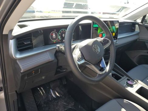 New 2026 Volkswagen Tiguan SE AWD/4WD image 19