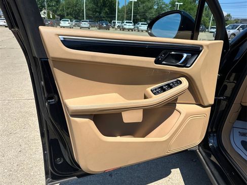 Used 2017 Porsche Macan AWD/4WD image 19