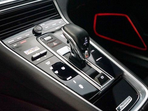 Used 2020 Porsche Panamera image 23