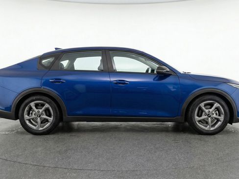 Used 2025 Kia K4 LXS image 11