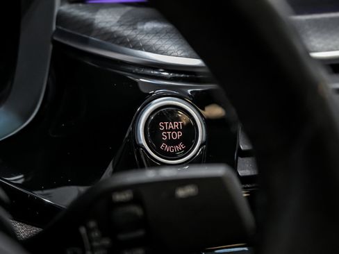 Used 2022 BMW M550i xDrive w/ Premium Package image 34