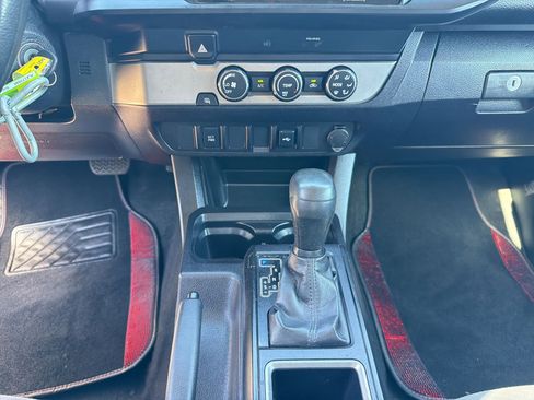 Used 2020 Toyota Tacoma SR image 18
