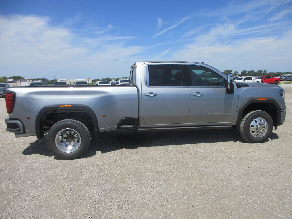 New 2026 GMC Sierra 3500 Denali Ultimate AWD/4WD image 3