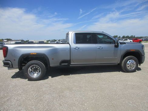 New 2026 GMC Sierra 3500 Denali Ultimate AWD/4WD image 3