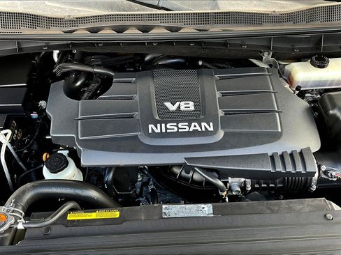 Used 2017 Nissan Titan SV image 31
