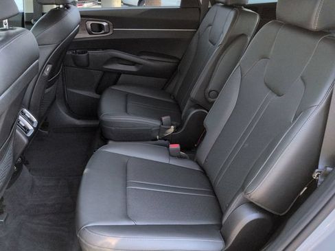 Used 2023 Kia Sorento EX w/ Panoramic Sunroof Package FWD image 14