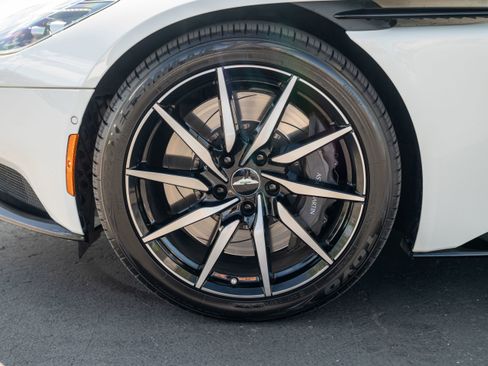 Used 2019 Aston Martin DB11 Coupe image 4