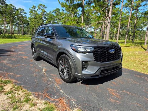 Used 2025 Ford Explorer ST-Line w/ Premium Package RWD image 7