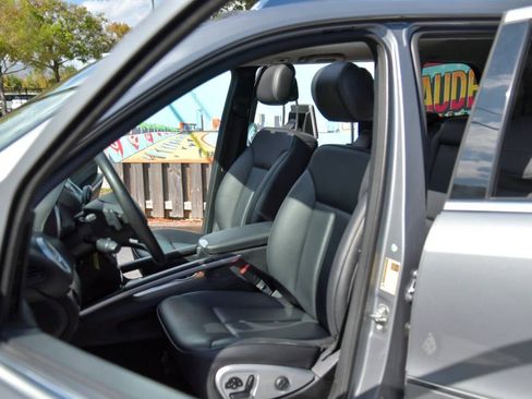 Used 2011 Mercedes-Benz GL 450 4MATIC image 17