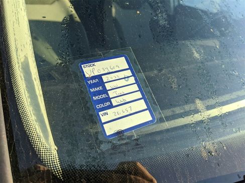 Used 2022 Volkswagen Taos SE w/ Panoramic Sunroof Package image 8