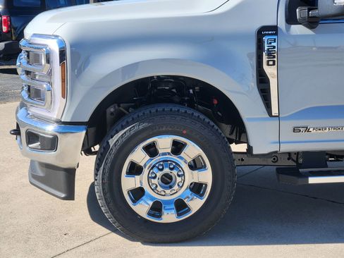 New 2026 Ford F250 Lariat w/ Chrome Package image 9