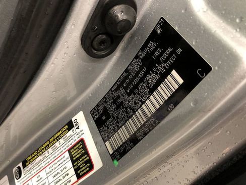 Used 2021 Toyota Sienna XLE FWD image 30