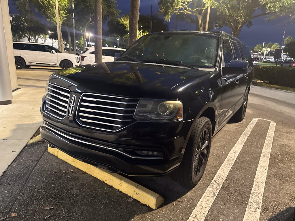 Used 2017 Lincoln Navigator L Select RWD image 2