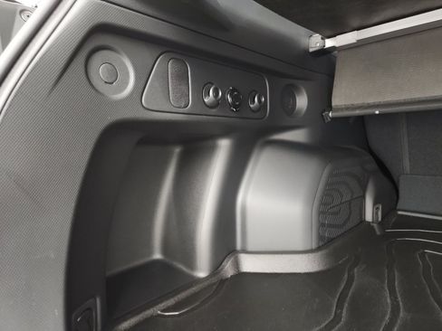 Used 2025 Subaru Forester Premium w/ Convenience Package #2 image 32