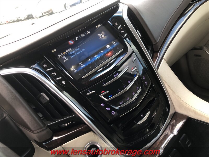 Used 2015 Cadillac Escalade 2WD image 14