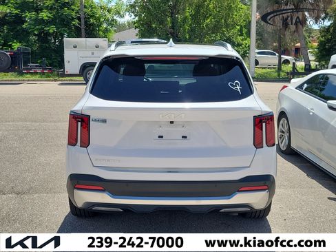Certified 2024 Kia Sorento SX FWD image 5