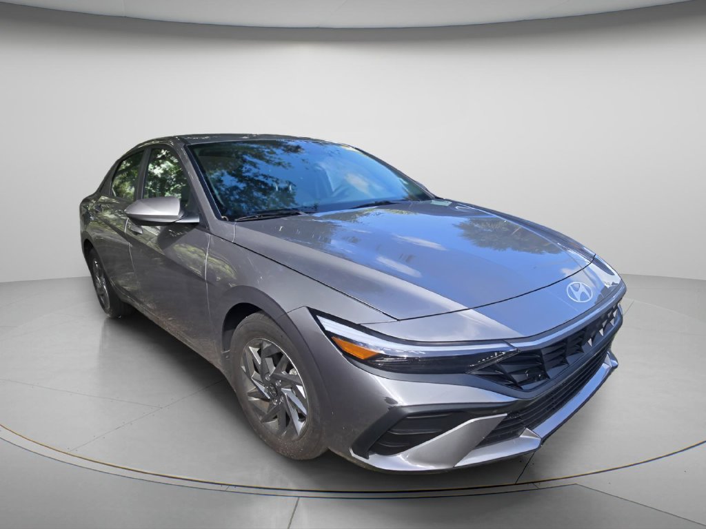 Used 2024 Hyundai Elantra SEL FWD image 4
