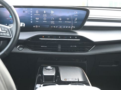 Used 2025 Buick Enclave Avenir image 32