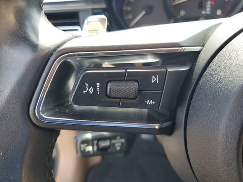 Used 2024 Porsche Macan image 12