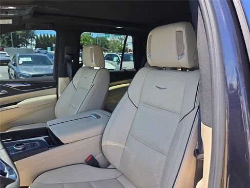 Used 2023 Cadillac Escalade Premium Luxury w/ Performance Package AWD/4WD image 22