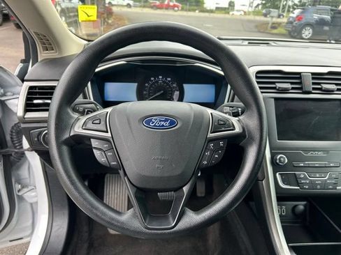 Used 2019 Ford Fusion SE FWD image 20