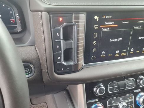 Used 2024 GMC Yukon XL Denali w/ Advanced Technology Package image 32