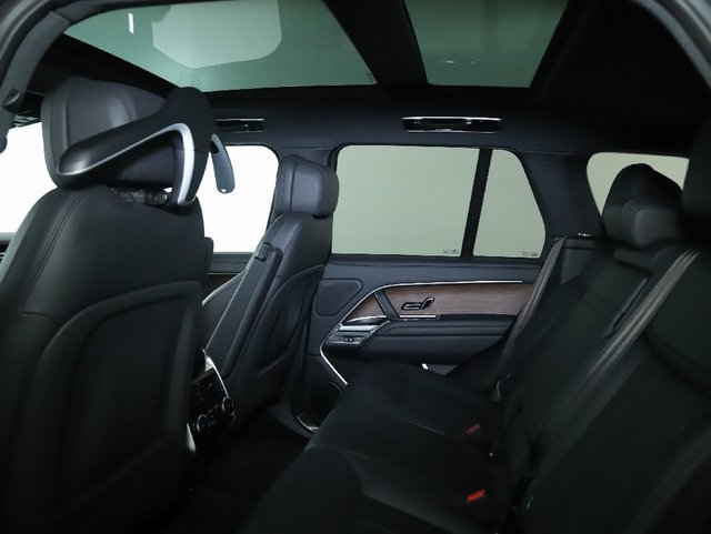 Used 2025 Land Rover Range Rover SE AWD/4WD image 19