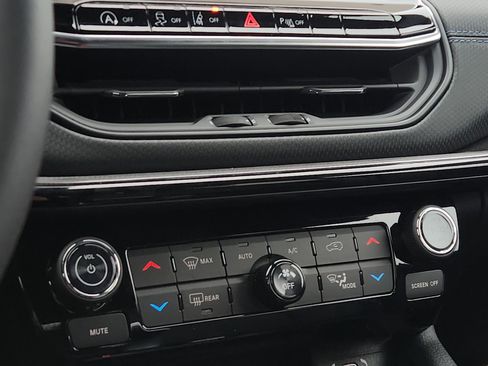 New 2026 Jeep Compass Limited image 8