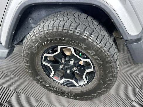 Used 2019 Jeep Wrangler Unlimited Sahara w/ Cold Weather Group AWD/4WD image 34